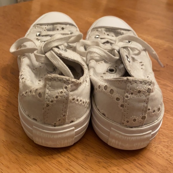 Converse All Star off white/ white lace like design sneakers nice, size 8, - Picture 4 of 16